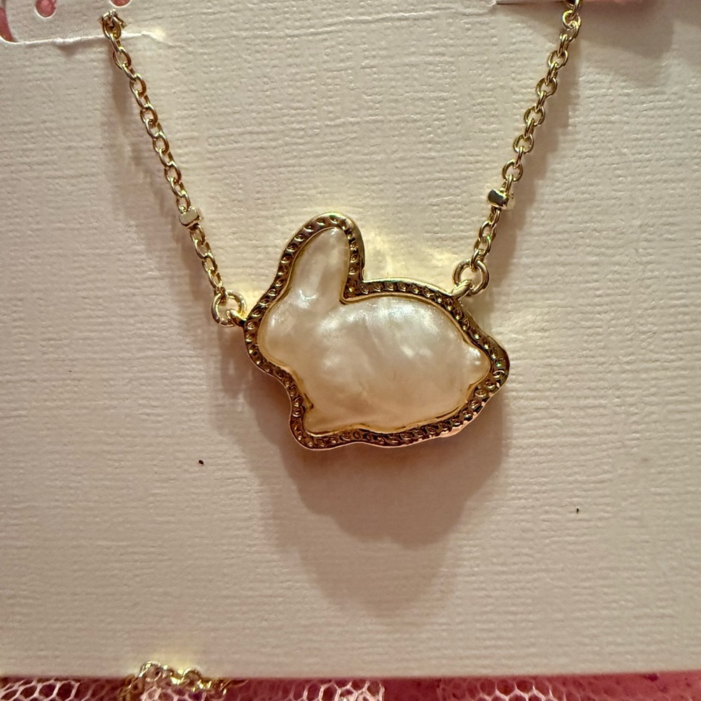 Kendra Scott Bunny Gold Short Pendant Necklace - Picture 4 of 4